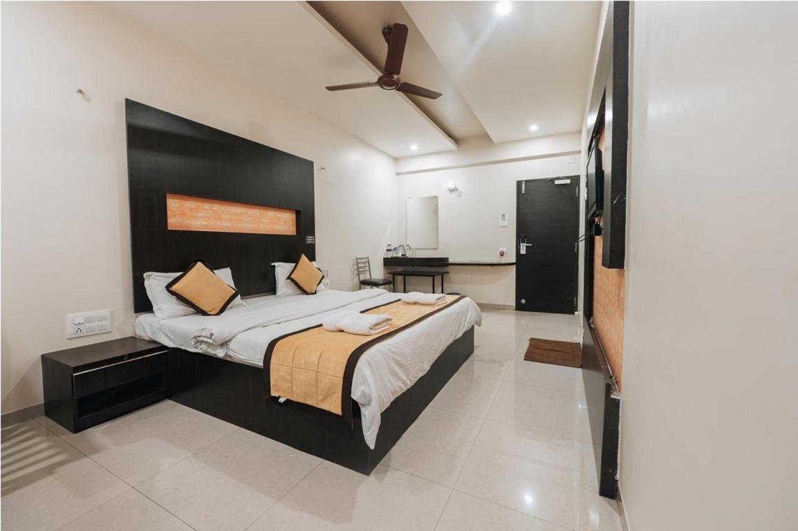 Hotel Krushna Inn Trimbak Ngoại thất bức ảnh