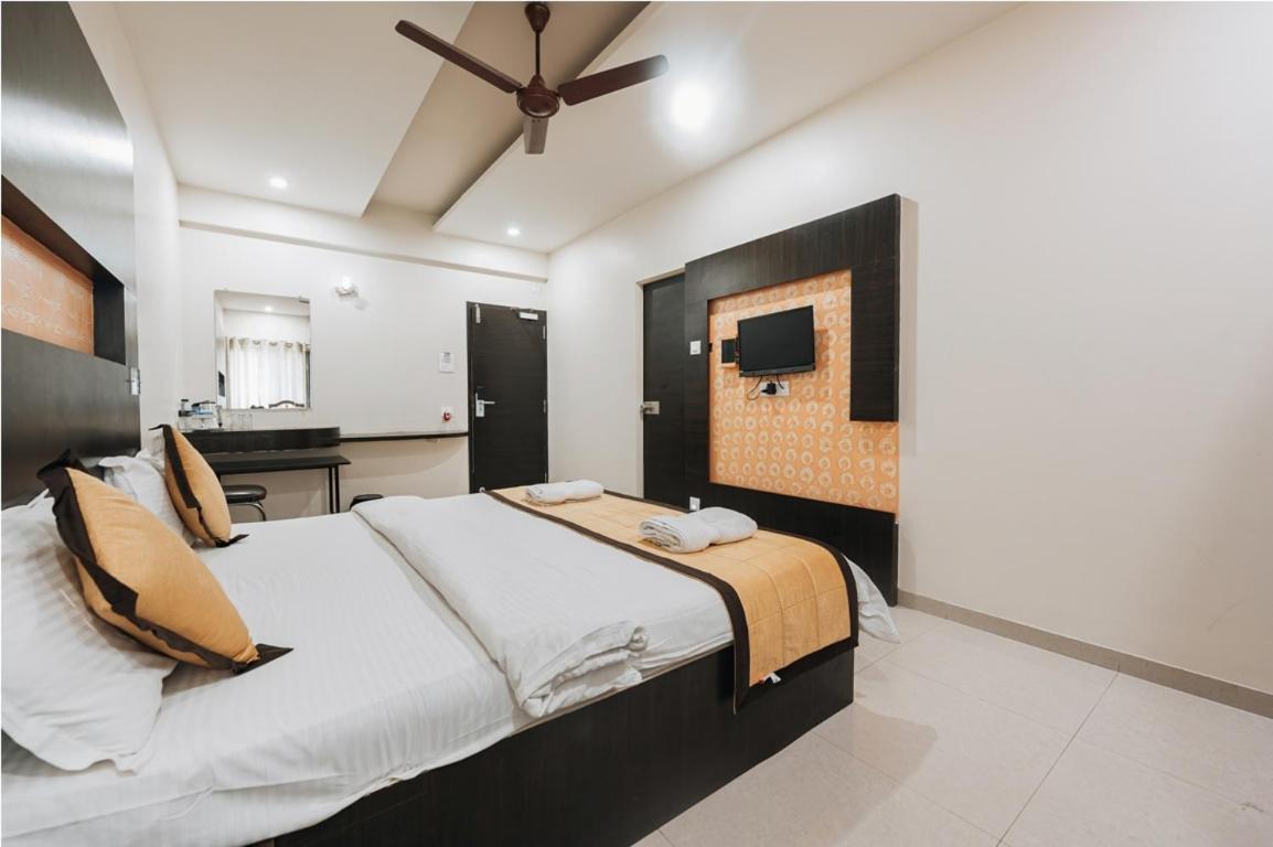 Hotel Krushna Inn Trimbak Ngoại thất bức ảnh